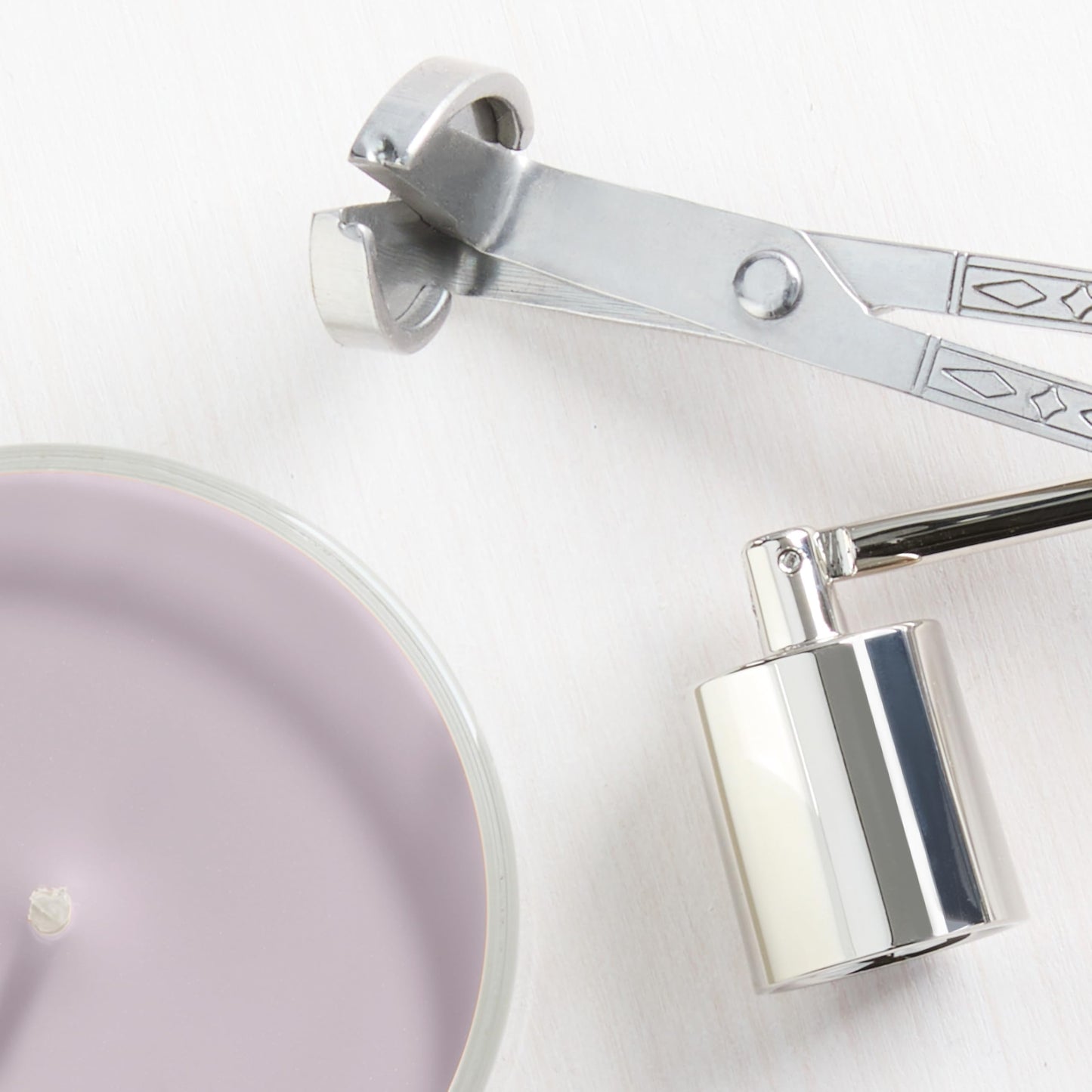 Yankee Candle Large Tumbler Scented Candle with up to 80 Hour Burn Time, Premium Plant Wax Blend for Consistent Burn, 20 oz Tumbler Candle with Room Filling Fragrance, Dried Lavender & Oak