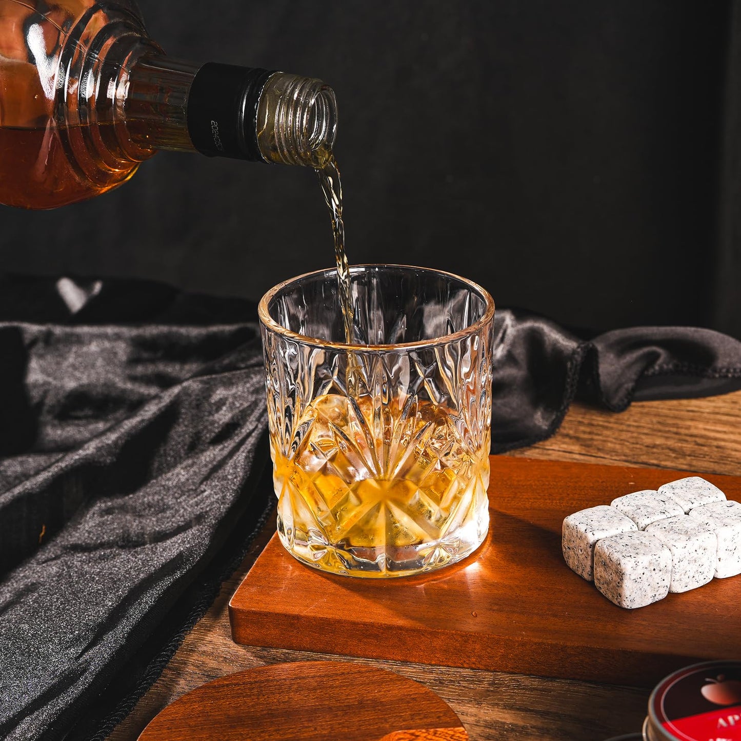 Whiskey Smoker Electric Set Bourbon Christmas Gifts for Men Old Fashioned Smoker Drink With 6 Wood Chips and 6 Whiskey Stones Food and Cocktail Smoked Kitchen Bar Tools Cool White Elephant Gifts Black