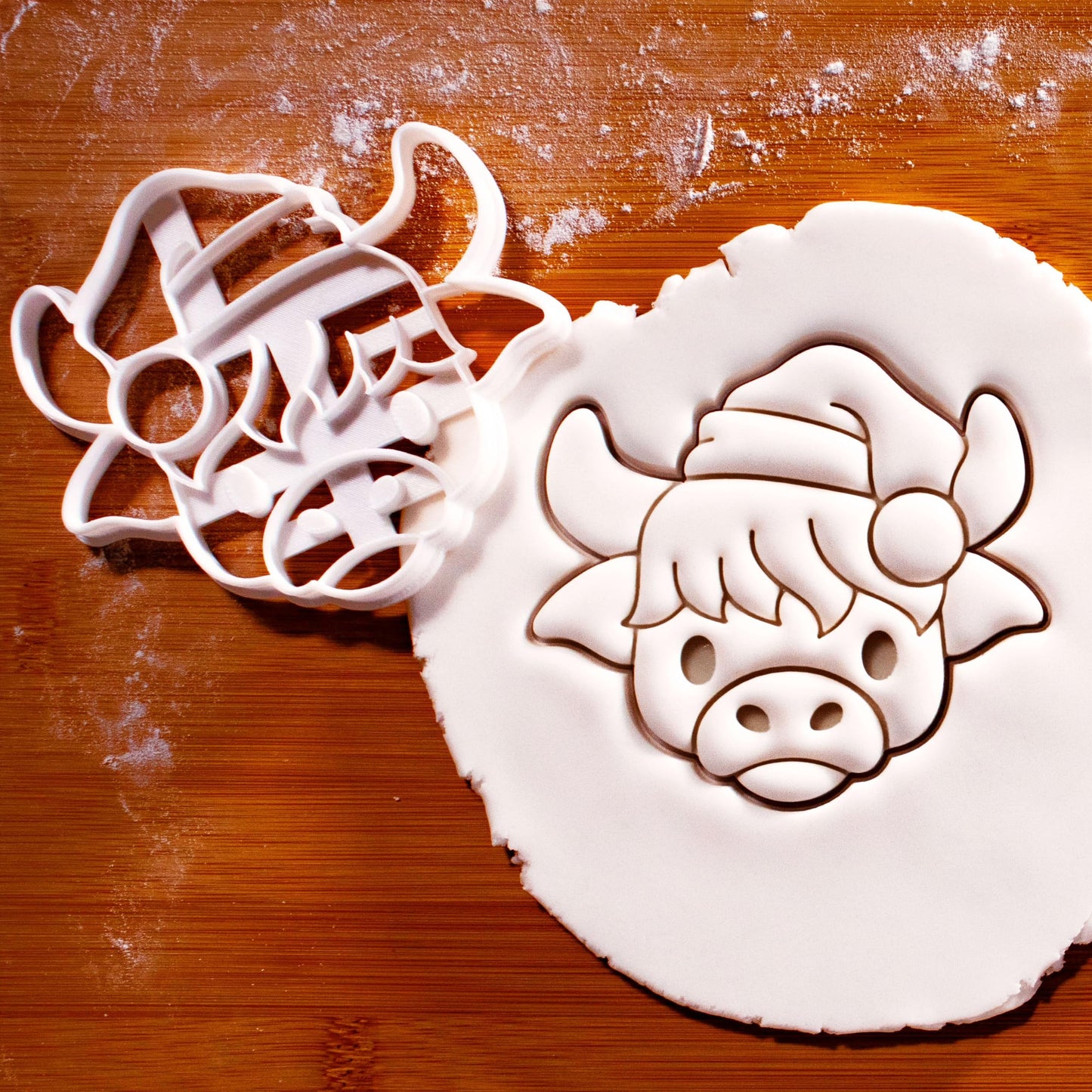 BAKERLOGY Xmas Highland Cow Face Cookie Cutter - Detailed Biscuit Cutter Design for Baking and Crafts, ideal on fondant, dough, clay