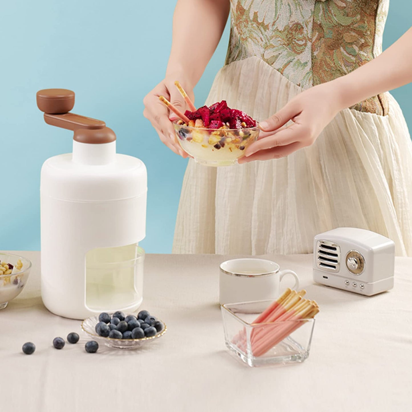 Hand Crank Ice Crusher Food Grade Mini Snow Cone Machine Home Use White (White)