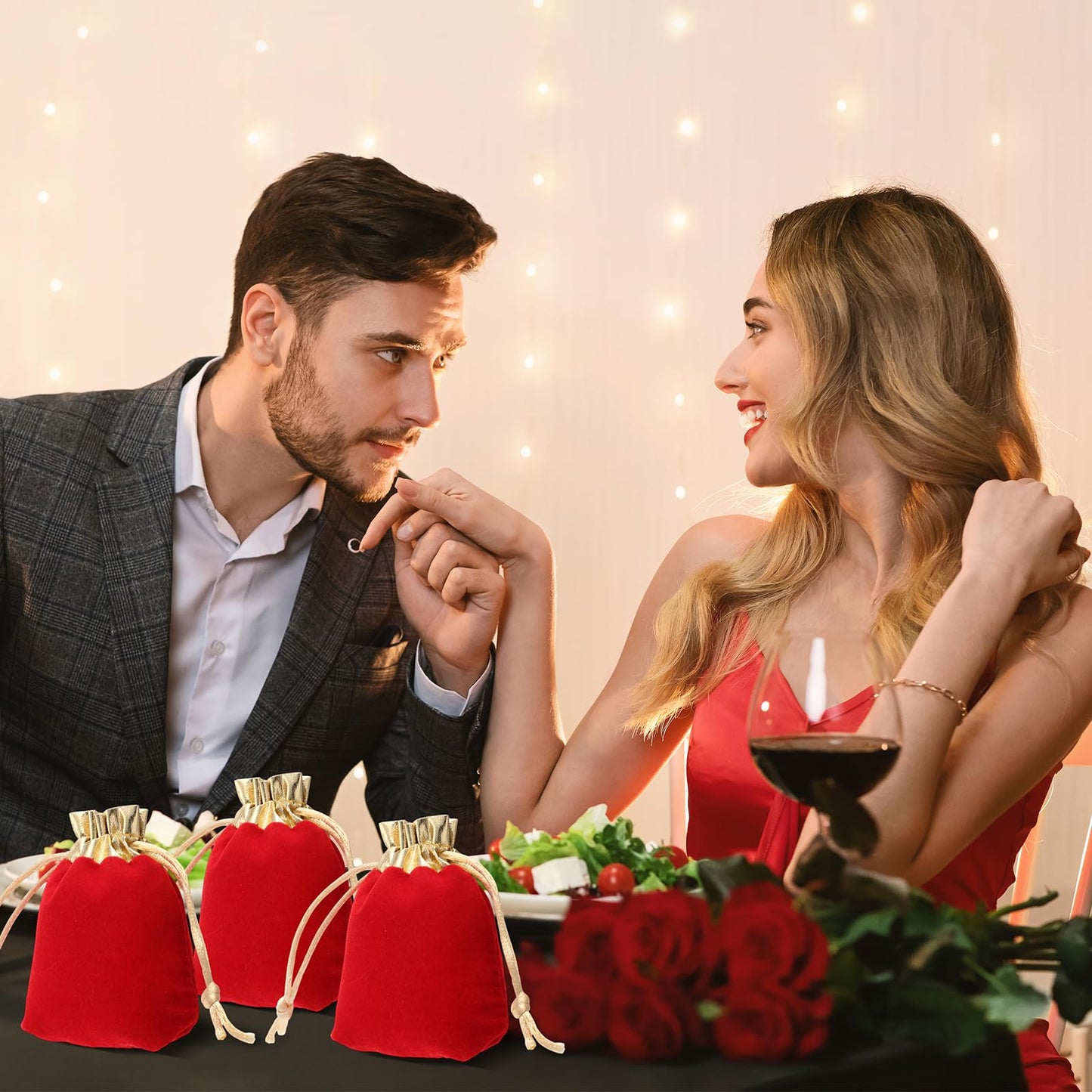 Sweetude 100 Pieces Velvet Drawstring Bags Jewelry Pouches for Christmas 2.76 x 3.54 Inches Wedding Mini Gift Bags for Christmas, Party Favors (Gold Opening Red)