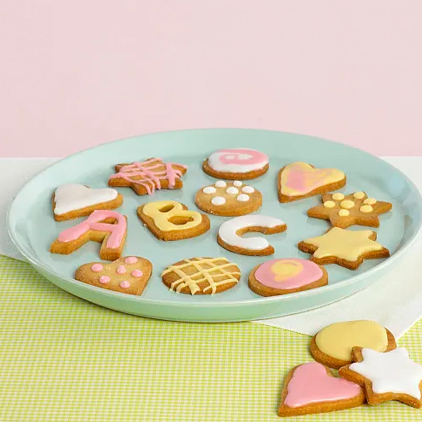 Alphabet Cookie Cutter Tool Set, 26 Pcs Large 2.5 Inch Stainless Steel Cookie Cutter Set Fondant Biscuit Fruit Dough Mold Tools for Halloween, Christmas,Birthday Party Decorations (Large-Letter)