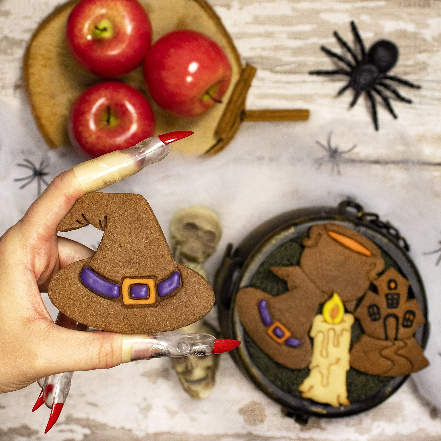 Set of 4 Witchcraft theme cookie cutters (Designs: Candle, Cauldron, Witch Hat, and Haunted House), 4 pieces - Bakerlogy